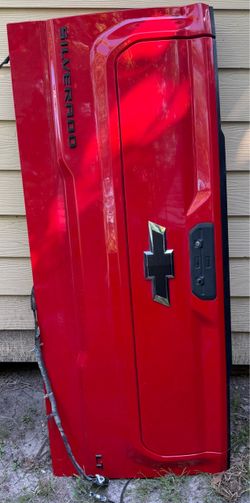 21 chevy multi pro tailgate