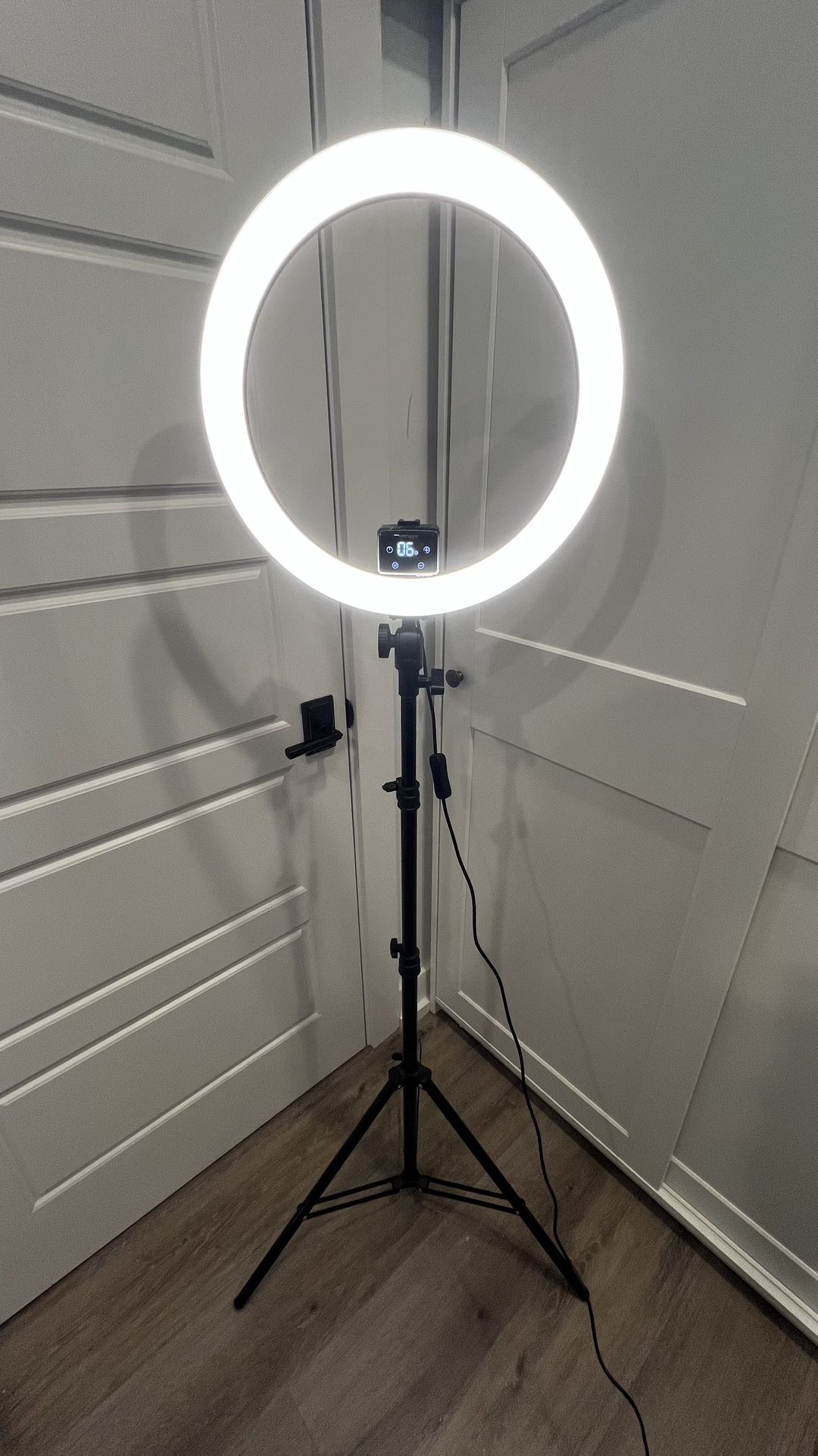 Neewer Advanced 16-inch LED Ring Light