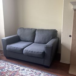 small blue couch/ loveseat 🛋️