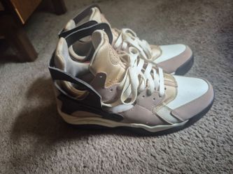Barely worn Hurache's $50