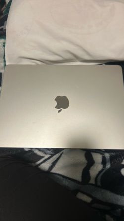 Rose Gold 13- inch Macbook Air with apple M2 chip