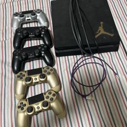 PlayStation 4 With 5 Remotes 