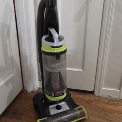 Bissell Clearview Swivel Pet Vacuum - Bagless With Washable Filter 