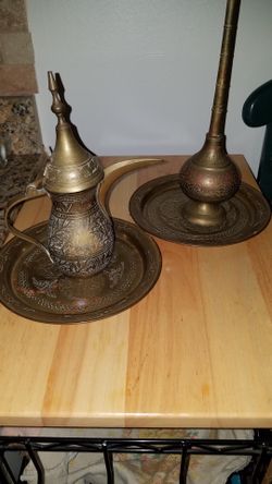 Selling a collection of decorative vintage brass items.