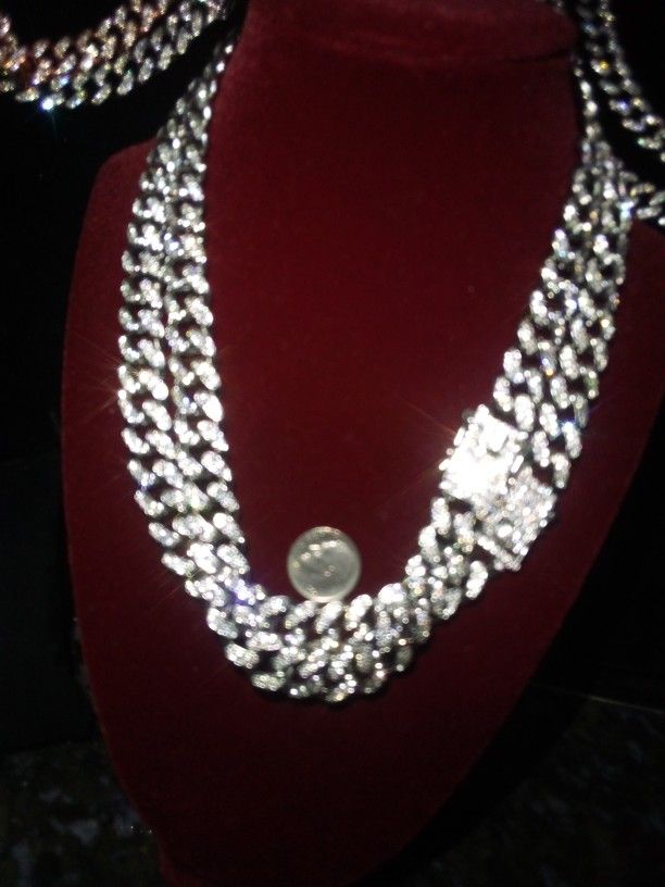 One Luxury Lab Diamonds Short 18 Cuban Link Chain Imported 💎🧊🎶