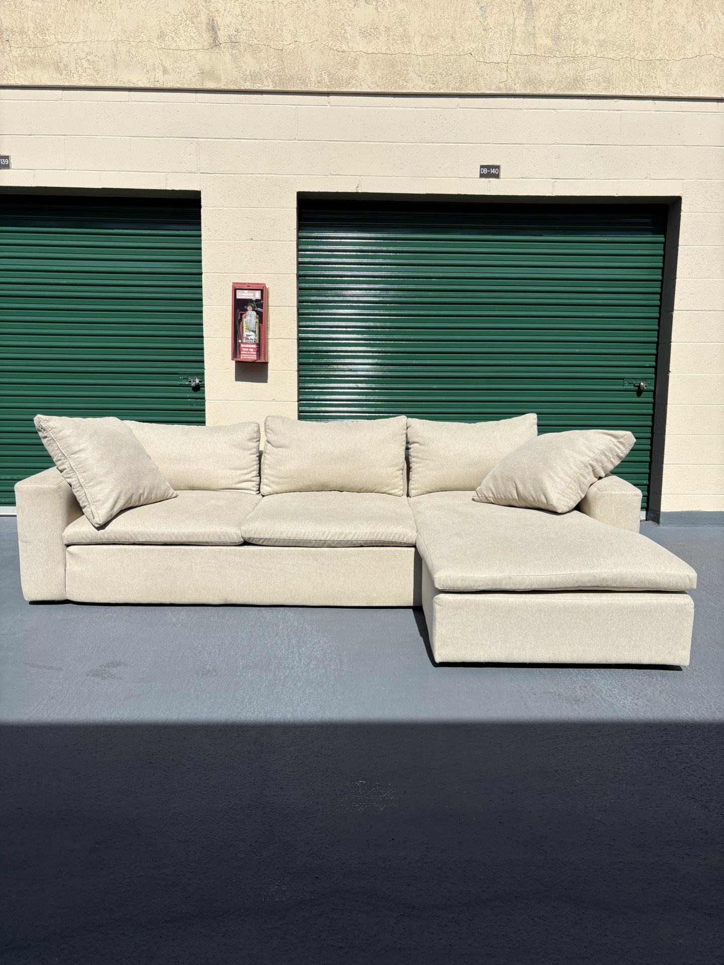 Living Spaces Reversible Cloud Couch 🛻Delivery Available🛻