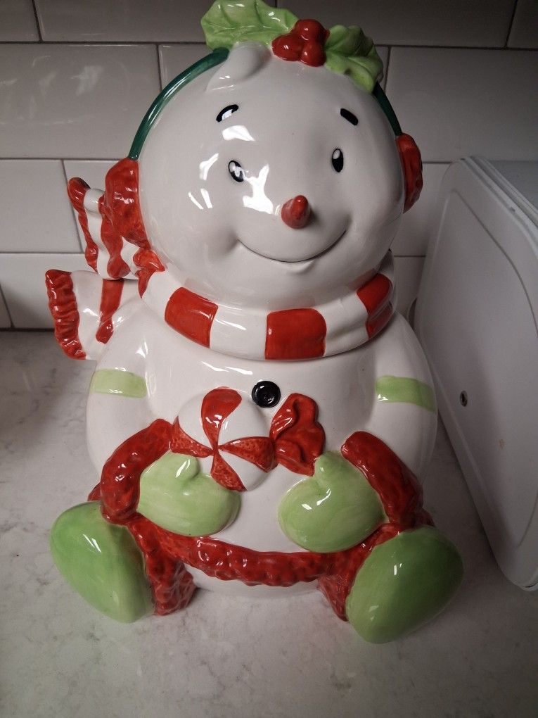 Adorable Snowman Christmas Cookie Jar
