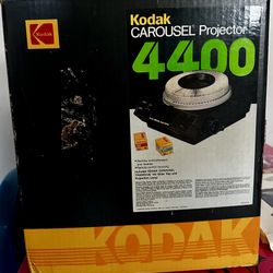 Kodak Carousel 4400 Slide Projector – With Ektanar C Lens