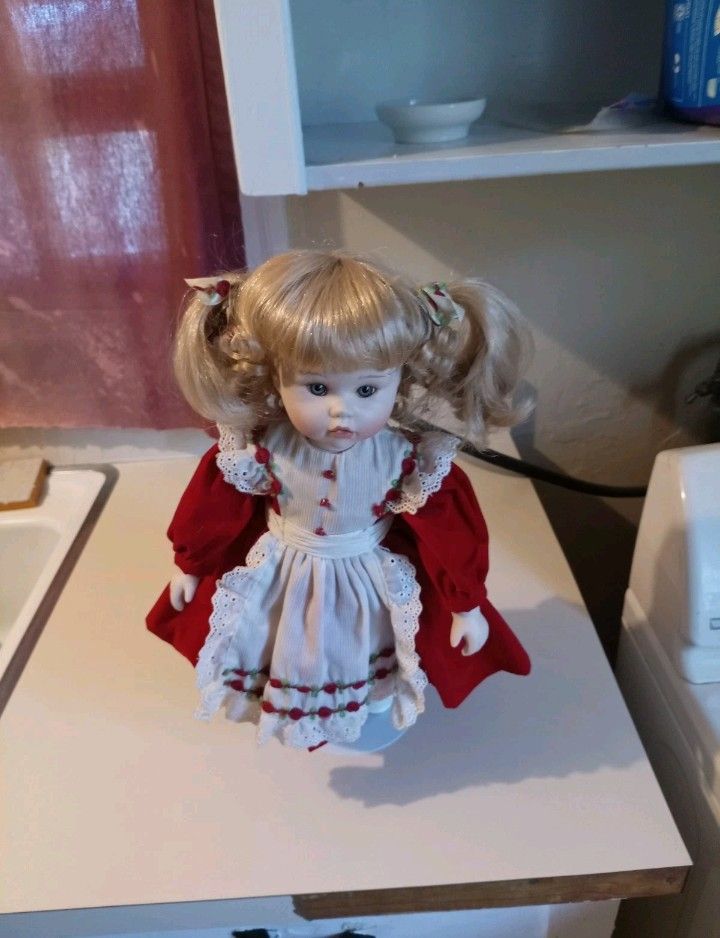Vintage Christy Wind Up Musical Porcelain Doll From The Collectors Choice Series