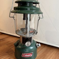 Coleman Lantern 220H 1974 See photos for condition. Working needs mantels.
