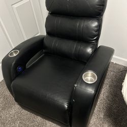Black Electric Recliner Chair. With USB Charging Station 