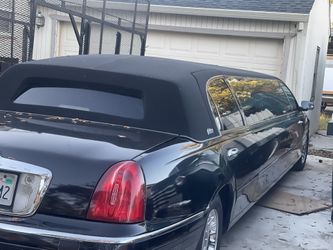 Crown Victoria Limo 