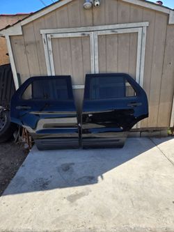 Two doors from the back seat the li5ttle window is broken and both doors  Ford Explorer 2017 can fix 214 to 19 no panels inside already sold