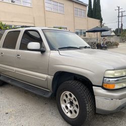 02 Chevy Suburban Lt