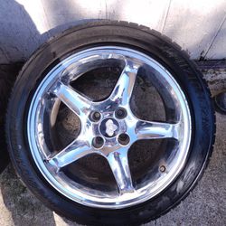 Mustang wheels 🐎 4 wheel studs in good condition, 80% life $800 negotiable I'm in dallas oak cliff