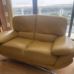 Modern Leather Sofa – Stylish & Super Comfortable