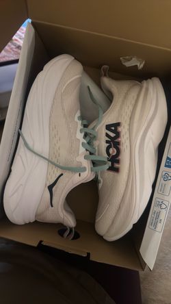 NIB Women’s Skyflow Size 5