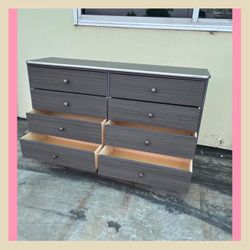 Dresser/ Eight drawers dresser