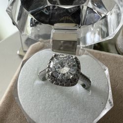 Stunning 2ct Round Cut Halo Style Engagement Ring **PENDING SALE** 