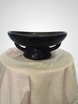 Black decorative bowl