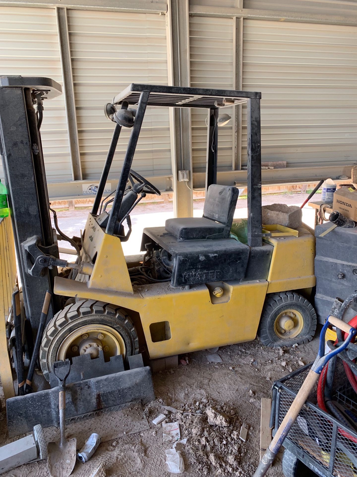 Hyster 50 XL 5000 lb capacity propane forklift three stage side shift