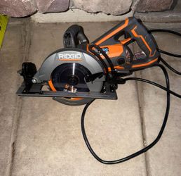 RIDGID 120V Corded Electric 7 1/4" Worm Drive Circular Saw with Blade Model# R32104