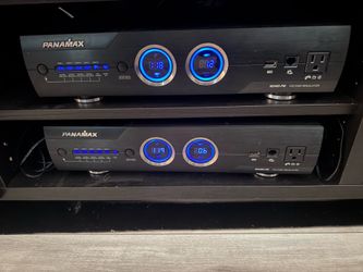 Panamax M5400-PM Power Conditioner