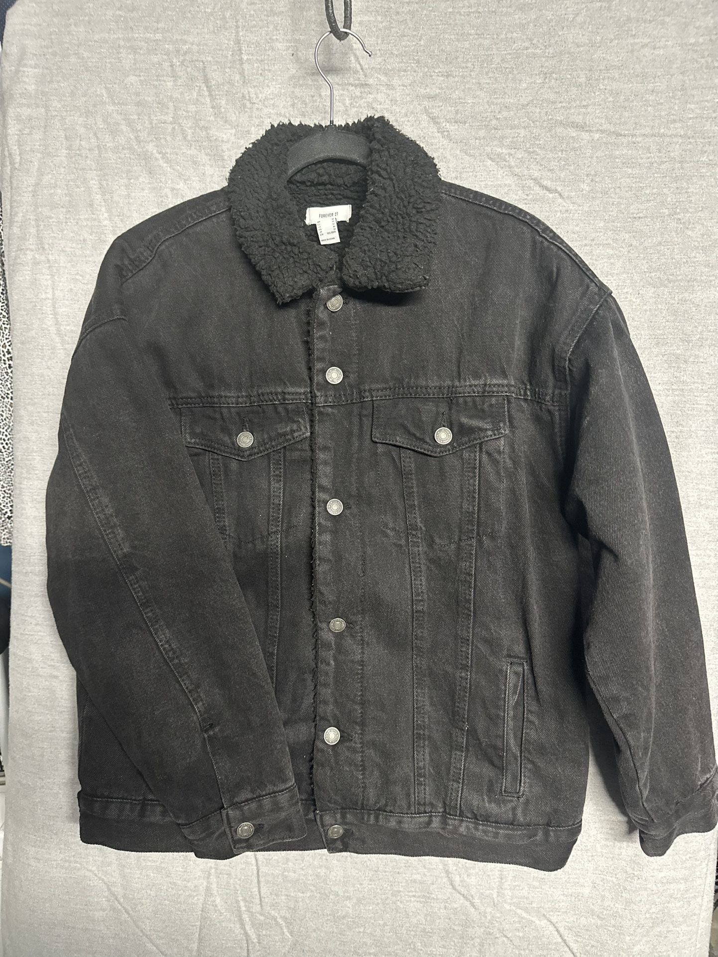 Forever 21 Levi jacket Faux Fur100% polyester Size M Women