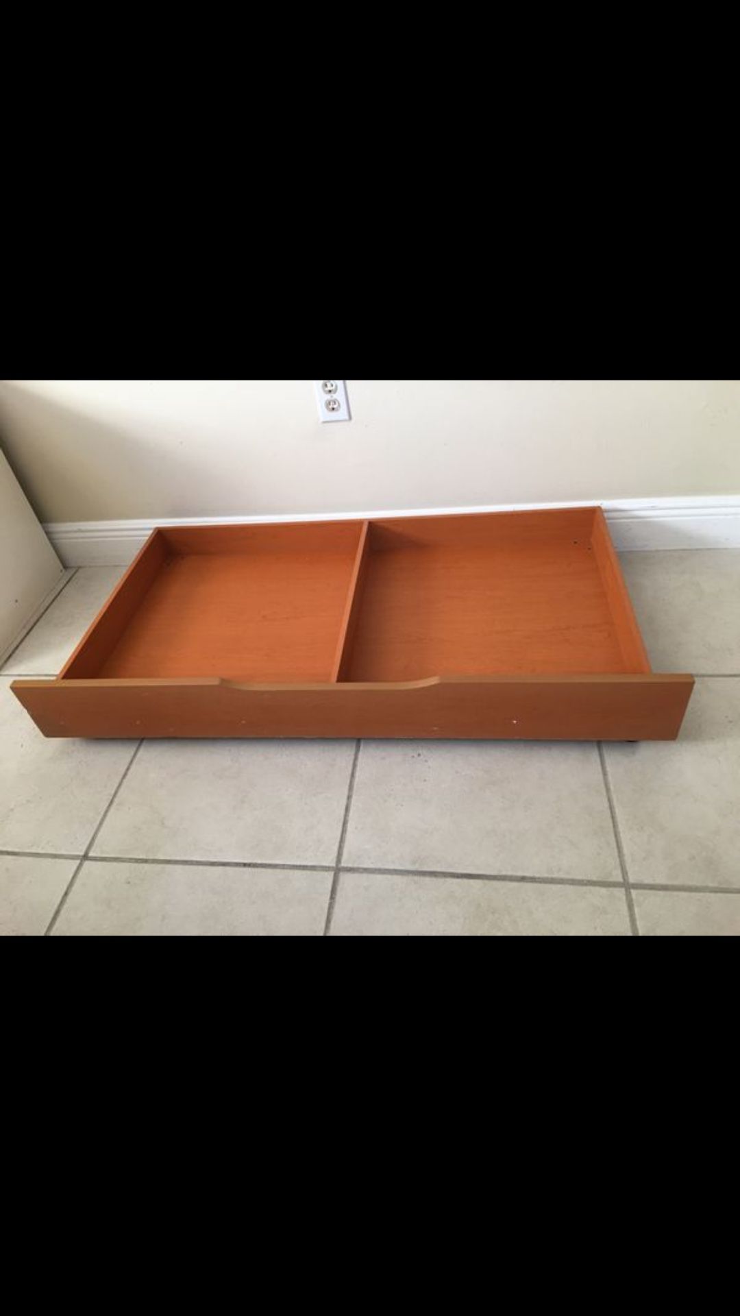 Gaveta c ruedas para cuna .(storage drawer).