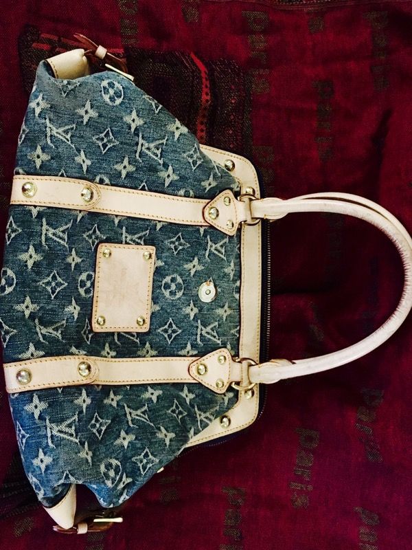 Authentic louis vuitton purse , price is firm