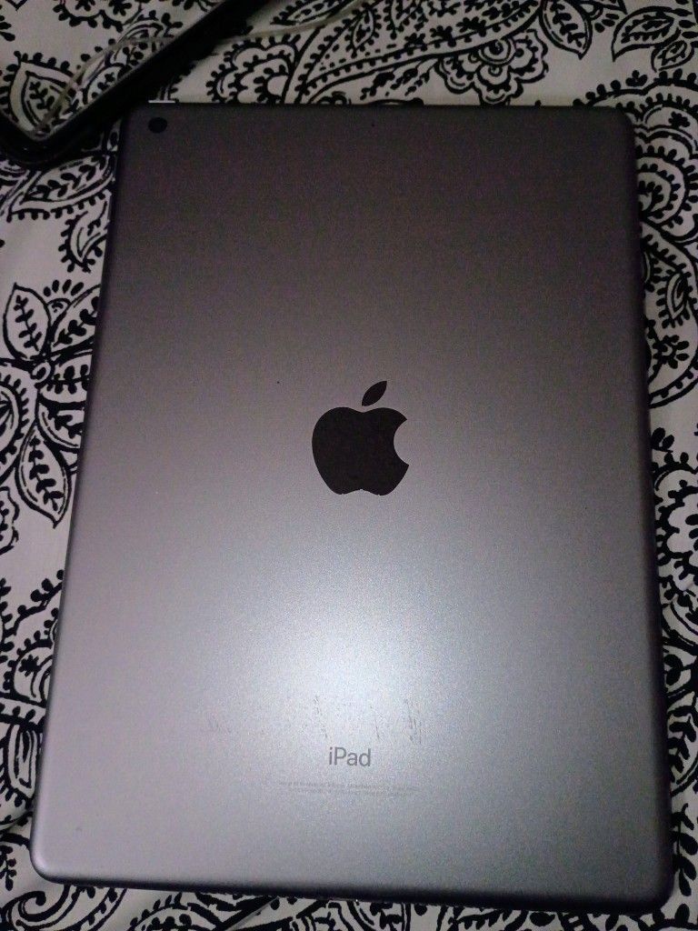 iPad 32 Gb 5 Gen Great Condition