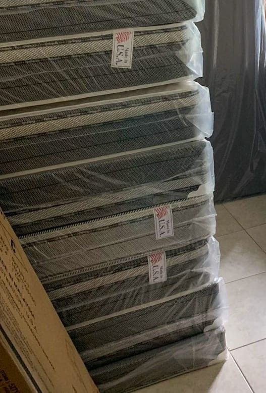 New Queen Size Mattress With Box Springs