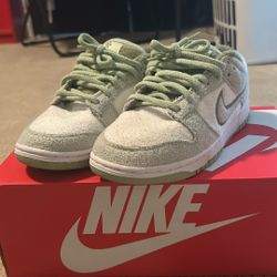 Nike SE honeydew dunks 7.5 W, 6 M