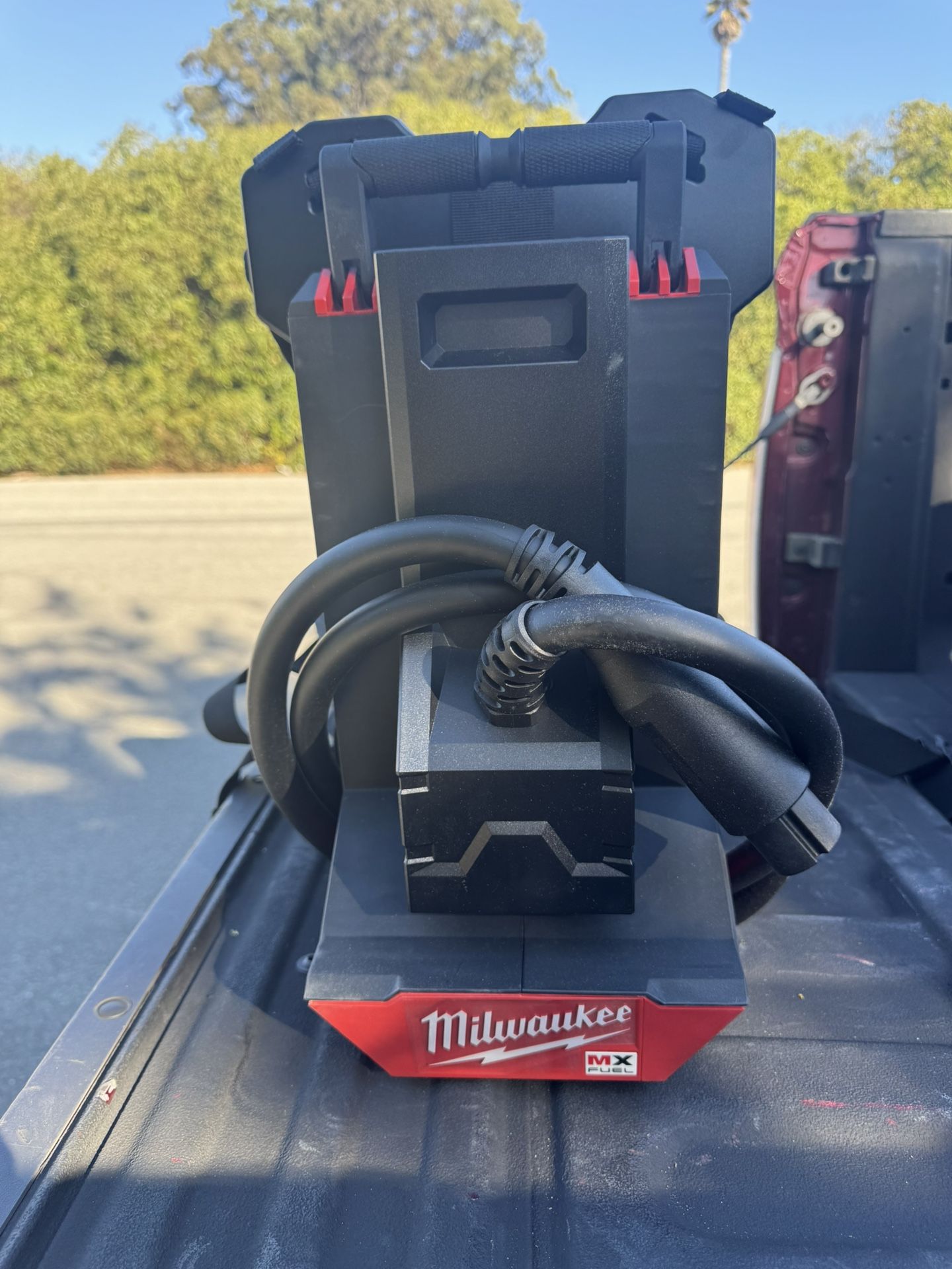 Milwaukee Tools MX FUEL Portable Battery Extension MXF010-0