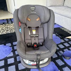 Nuna Revv rotating car seat