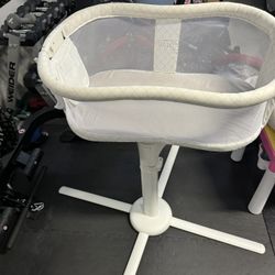 Halo Swivel Bassinet