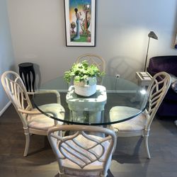 Beautiful Contemporary Modern 5 Piece Henredon Dining room set.