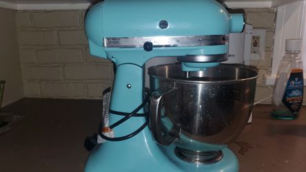 Kitchen Aid Stand Mixer w/ food grinder, slicer and shredder, and fruit and vegetable  strainer attachments. for Sale in Canton, OH - OfferUp
