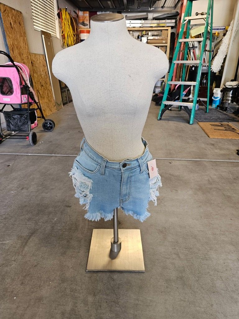 Mannequin With Base