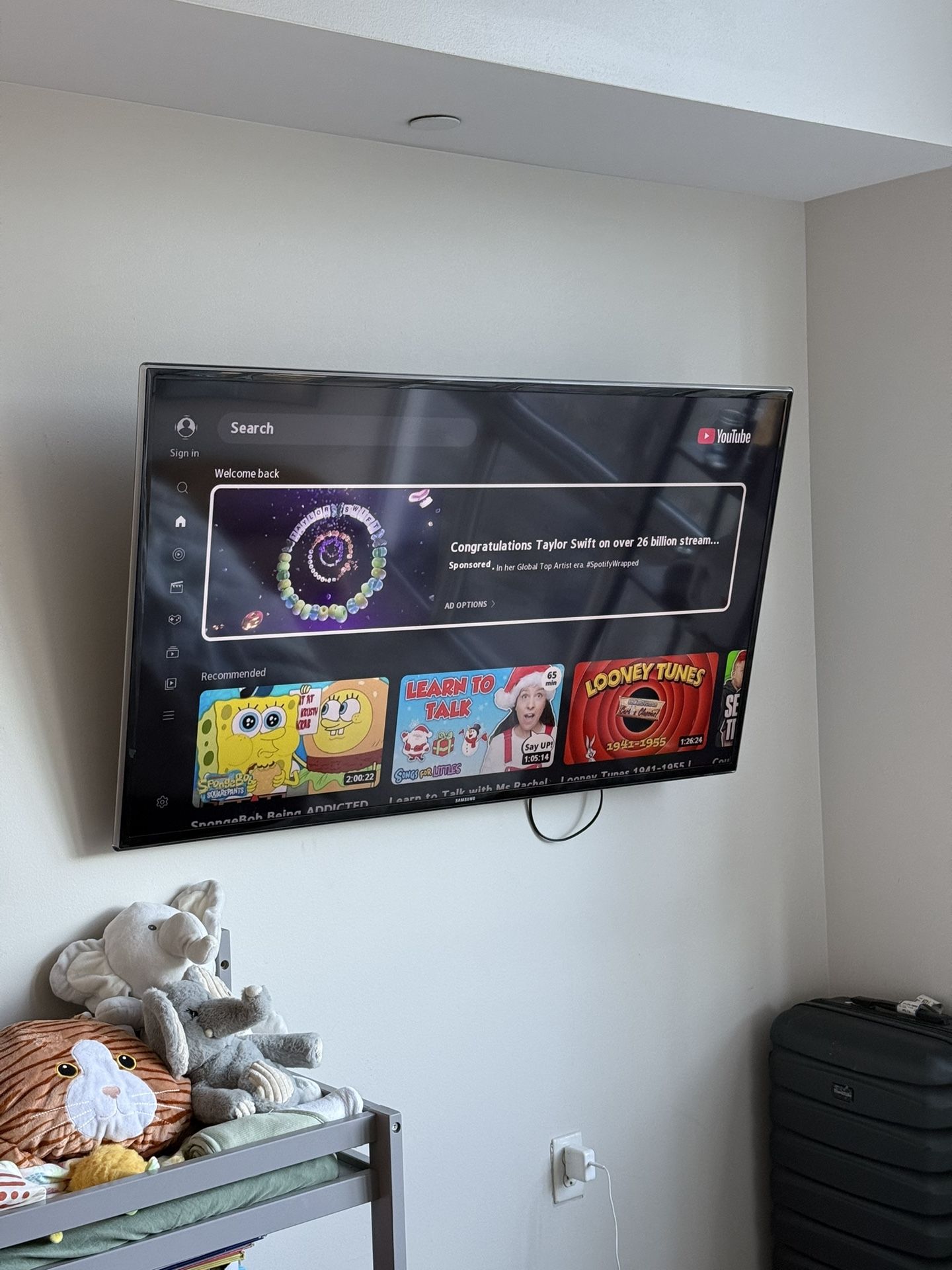 50 Inch tv W/ Wall Mount