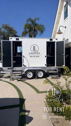 Portable luxury restroom trailer