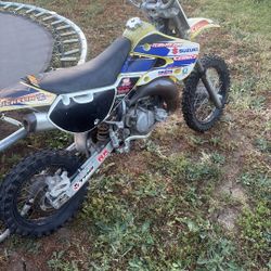 Suzuki 50cc Dirt Bike – Runs Good