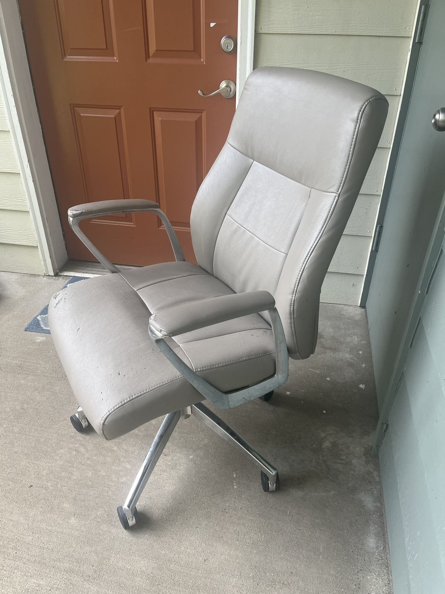 Great Moving Deal Gray Great Condition Office Chair