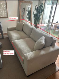 White/cream 3-seater couch with two pillows
