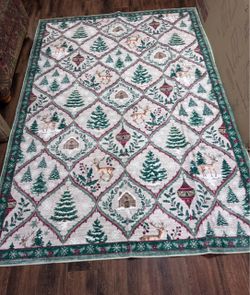 5 x 7 Foot Festive Christmas Rug Washable with Non Slip Backing - New Open Package