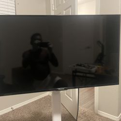Hisense Smart Tv 40’ With Mobile Stand 