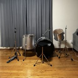 Nice Ludwig  Drum Set/Cymbal Silver Sparkle
