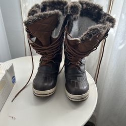 Woman’s Snow Boots