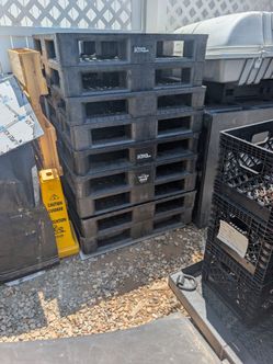 Heavy duty plastic pallet 37 in. X 37 in. I have nine