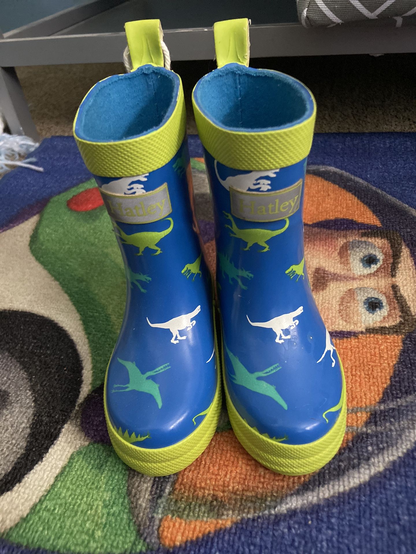 4c Rain boots dinosaurs 
